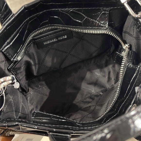 Michael Kors Gigi Small Crocodile Embossed Leather Messenger Bag
Black
NWT - Picture 8 of 16